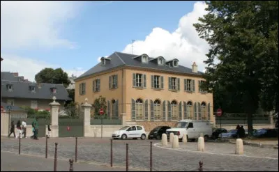 Dans quelle ville se trouve le Cours Louis XIV dans lequel les sous-doués vont tenter de décrocher (ou pas...) le bac ?