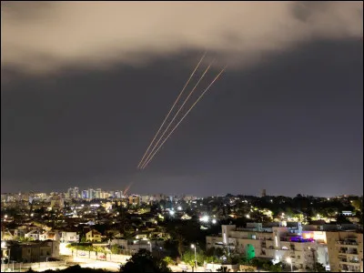 Dans la nuit du 13 au 14 avril 2024, quel pays a lancé plus de 300 drones et missiles contre Israël, qui a heureusement réussi à en intercepter la quasi totalité grâce à son "Dôme de fer" et à l'aide des forces américaines, britanniques, françaises et jordaniennes ?