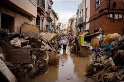 Dans quelle région espagnole y eut-il des inondations meurtrières en octobre ?