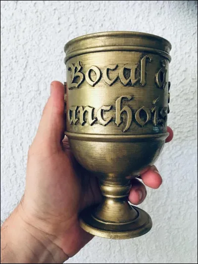 Qui dit que le Graal est probablement un bocal à anchois ?