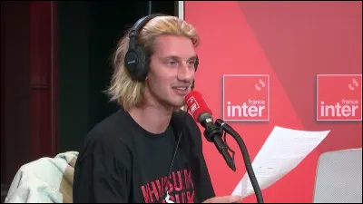 Paul Mirabel a réalisé de nombreuses chroniques sur une radio. Quelle radio ?