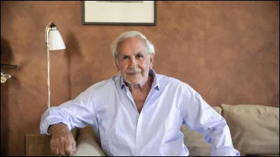 Comment se prénomme et se nomme l'homme sur la photo ?