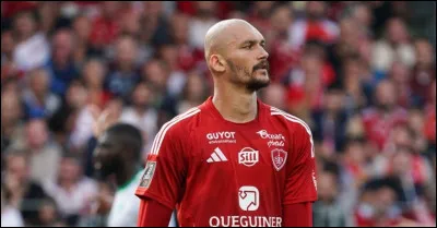Qui est ce joueur évoluant au Stade brestois ?