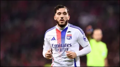 Qui est ce joueur évoluant à l'OL ?