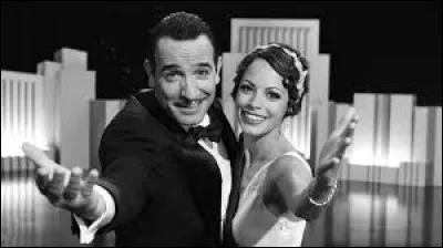 La particularité du film "The Artist" sorti en 2011 et qu'il est entièrement muet.