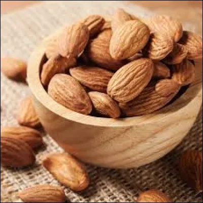 En anglais, l'amande se dit "almond".