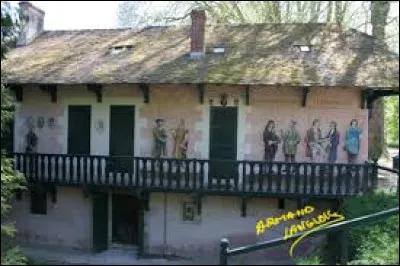 Je vous emmène à la découverte de la fresque des écrivains, peinte sur le chalet des chasseurs, à Chanceaux-près-Loches. Village Tourangeau, il se situe en région ...