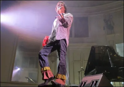 De quelle nationalité est l'artiste Loverman ?