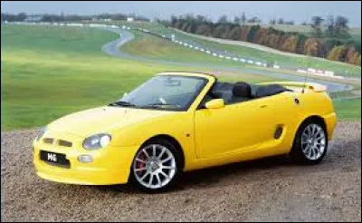 Ce petit cabriolet jaune est une ...