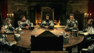 Top ! Je suis une série télévisée française créée par Alexandre Astier, qui revisite de manière humoristique la légende du roi Arthur et des chevaliers de la Table Ronde. Avec un ton décalé et des dialogues cultes, je suis devenue incontournable en France. Je suis