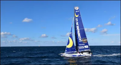 Top ! Je suis une course à la voile en solitaire, sans escale, qui traverse les océans et met les marins à l'épreuve dans des conditions extrêmes. Partant des Sables-d'Olonne en France, je fais le tour du monde, en passant par les océans Atlantique, Indien et Pacifique, avant de revenir au point de départ. Je suis...