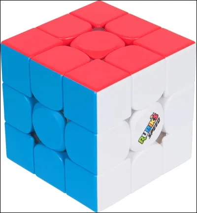 Si vous tenez un Rubik's cube, un 3x3, dans vos mains avec imaginons, la face verte face à vous. Quelle lettre représente le mouvement de la tranche droite ?