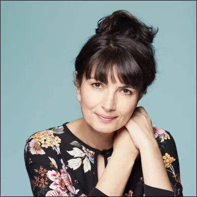 Quelle romancière française a écrit ''Trois'' ?