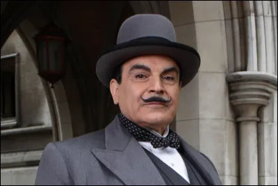 Top ! Je suis une auteure britannique née en 1890, célèbre pour mes romans policiers et mes intrigues complexes. Mes personnages les plus connus incluent Hercule Poirot et Miss Marple, des détectives qui résolvent des mystères souvent entourés de meurtres et de secrets. Mes livres ont été traduits en de nombreuses langues et adaptés à la télévision et au cinéma. Je suis