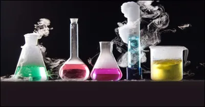 Top ! Je suis une émission de télévision française, diffusée depuis 1991, qui vulgarise la science et explique des phénomènes scientifiques de manière ludique et accessible. Animée par Mac Lesggy, je traite de nombreux sujets allant des phénomènes naturels aux inventions technologiques, tout en étant agrémentée d'expérimentations et d'humour. Je suis