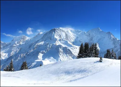 Top ! Je suis un sport d'hiver, où l'on parcourt de longues distances sur des skis fins, en utilisant principalement la force des bras et des jambes pour avancer. Je consiste à avancer dans deux traces parallèles, souvent pratiqué en pleine nature ou sur des pistes préparées. Très populaire en Europe, au Canada, en Russie, je peux me pratiquer en solitaire ou en compétition. Je suis...