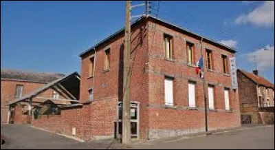 Pour finir, je vous emmène dans les Hauts-de-France, à Wargnies-le-Petit. Village de l'arrondissement d'Avesnes-sur-Helpe, il se situe dans le département ...