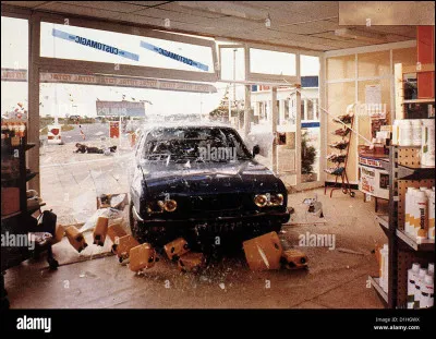 Quel acteur voit-on dans le long-métrage "Trois hommes à abattre" ?