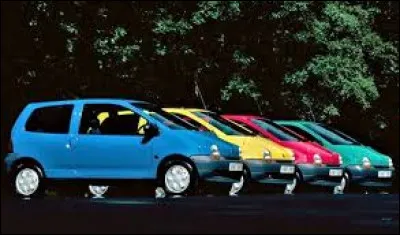 La Renault Twingo 1 est-elle plus ou moins récente que la Citroën Saxo ?