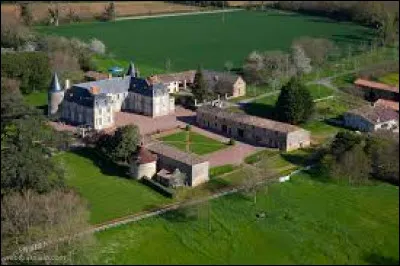 Je vous propose de partir en Nouvelle-Aquitaine au château des Loges, à La Chapelle-Bâton. Commune de l'arrondissement de Parthenay, elle se situe dans le département ...