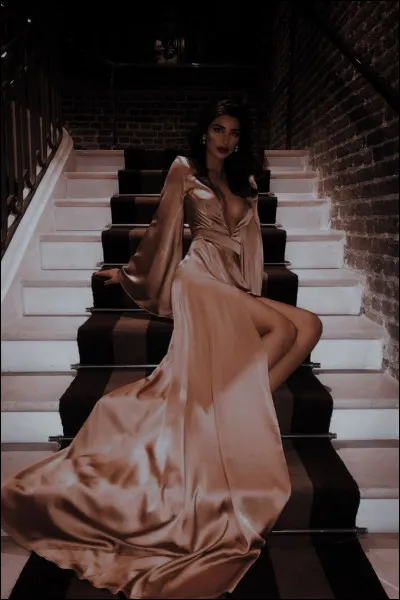 Choisis un accessoire qui irait avec ta robe.