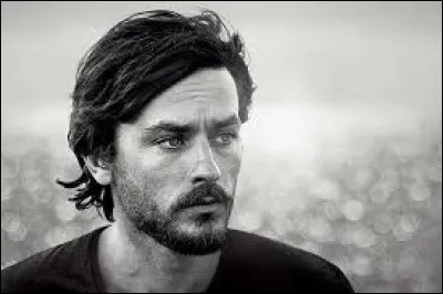 18 août : 
Arrêtons-nous pour trois questions sur le monstre sacré, Alain Delon, qui s'éteint à l'âge de 88 ans. Il fut notamment acteur, réalisateur et chanteur. En 1960, quel film propulse cet acteur dans la lumière ?