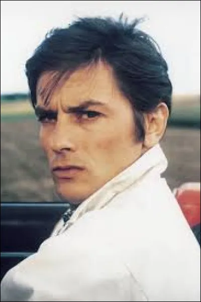 De 1968 à 1982, avec quelle actrice partage-t-il sa vie ?