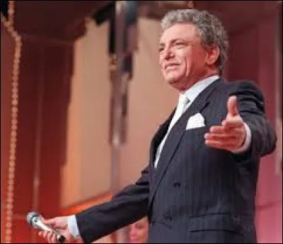 L'animateur de télévision Jacques Martin est décédé en 2007 d'un cancer.