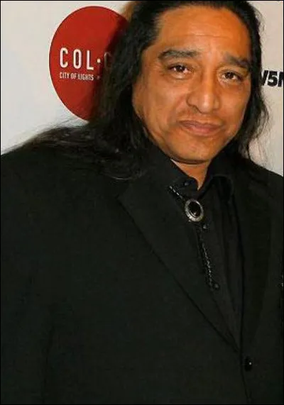 Quelle actrice française est mariée à George Aguilar, acteur américain d'origine amérindienne, ayant joué dans le film "Bagdad Café" ?