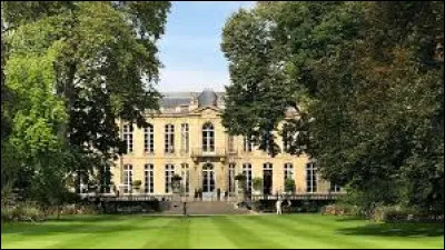 Qui est le Premier ministre actuel en France ? (2025)