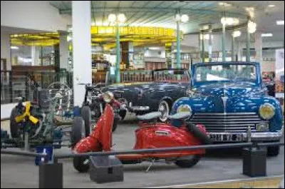 Quel est le nom de ce musée qui relate l'histoire de Peugeot sur plus de 200 ans et qui présente de nombreux modèles dont les premiers datent de la fin du XIXe siècle ?