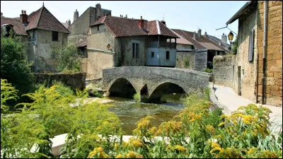 À Arbois nous déguster un vin blanc sec dans une bouteille appelée clavecin (62cl). Quel est ce nectar dégusté à l'apéritif ou dans des préparations culinaires, telle le poulet aux morilles ?
