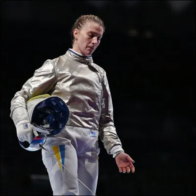 Que porte un escrimeur sous sa veste en général ?