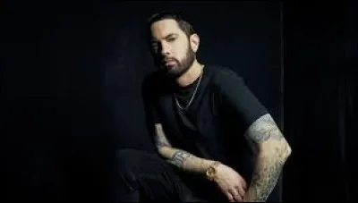 Avec quelle chanteuse Eminem partage-t-il un duo sur la chanson "The Monster" en 2013 ?