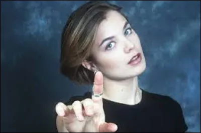 Qui a chanté "Freed From Desire" en 1996 ?