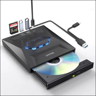 Quelle console de jeu a été la première à utiliser des disques compacts (CD-ROM) pour ses jeux, plutôt que des cartouches ?