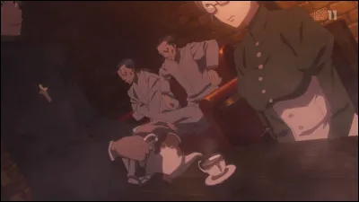 Dans "Fate/Apocrypha", pourquoi le reste des maîtres du Rouge restent-ils inactifs durant la guerre ?