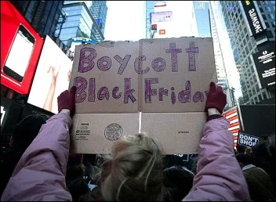 Quelle organisation est la première à réagir en 2017 appelant à ne pas acheter ce jour là ?