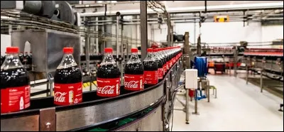 L'usine Coca-Cola de Clamart détient le record de vitesse d'embouteillage de boissons gazeuses en Europe avec toutes les heures...