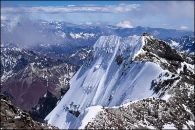 Amérique du Sud - Aconcagua - 6 962 mètres - De quel pays fait partie le point culminant de la cordillère des Andes ?
