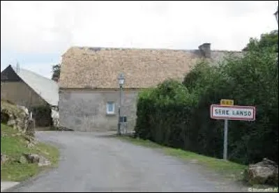 Pour finir, je vous attends à l'entrée de Sère-Lanso. Petit village de 41 habitants, dans l'arrondissement d'Argelès-Gazost, il se situe dans le département ...