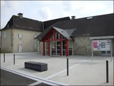 Village néo-aquitain, dans l'arrondissement d'Oloron-Sainte-Marie, Estos se situe dans le département ...