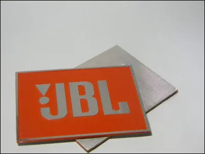 Quels produits sont fabriqués par la marque JBL ?