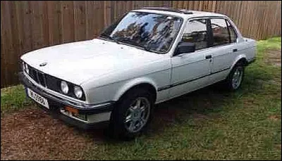 Cette auto est sortie en 1975, c'est une...