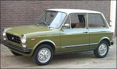 Quelle est cette petite auto italienne ?
