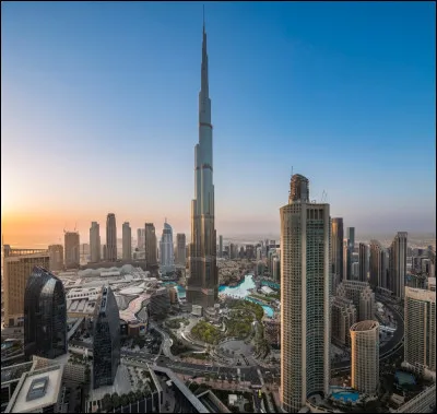 Dubaï : Quel est le nom de la tour la plus haute du monde, située à Dubaï ?