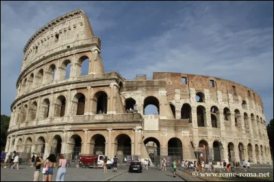 Rome : Comment s'appelle l'ancien amphithéâtre romain encore visible aujourd'hui à Rome ?