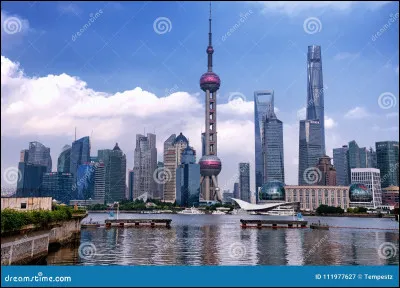 Shanghai : Comment s'appelle le célèbre quartier de Shanghai connu pour ses gratte-ciel et sa vue nocturne ?