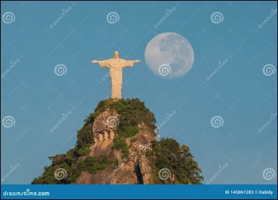 Rio de Janeiro : Quel célèbre monument représente le Christ surplombant Rio de Janeiro ?