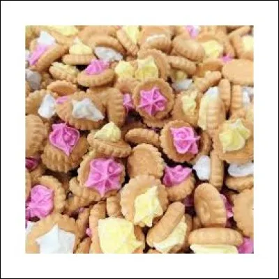 C'est un tout petit biscuit belge, souvent en forme de lettre ou agrémenté de meringue.